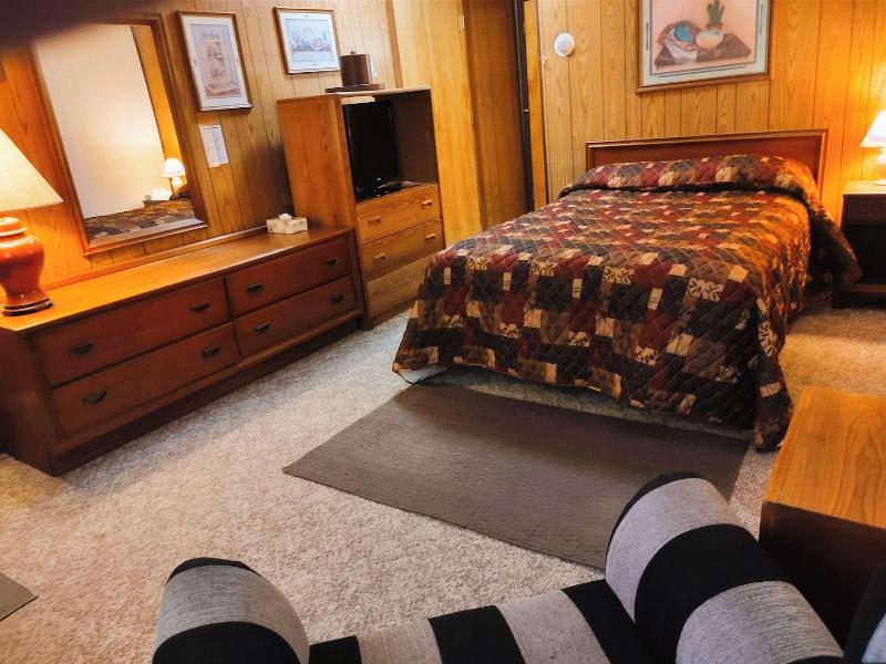 Love Hotels Voyageur by OYO at International Falls image