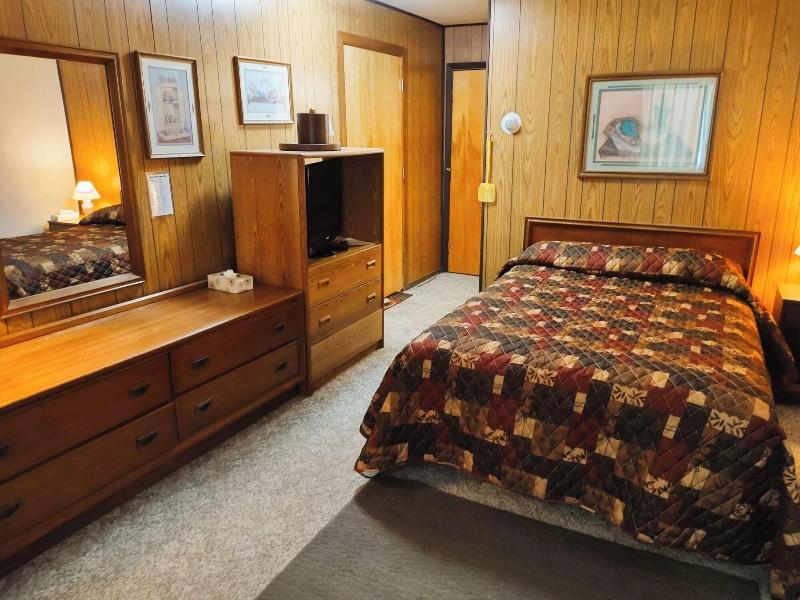 Love Hotels Voyageur by OYO at International Falls image
