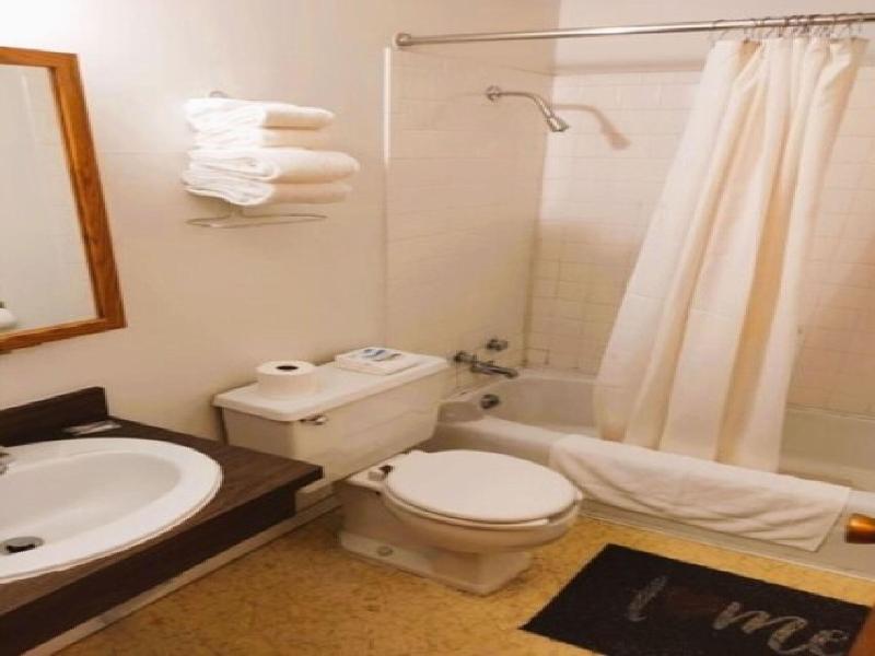 Love Hotels Voyageur by OYO at International Falls image