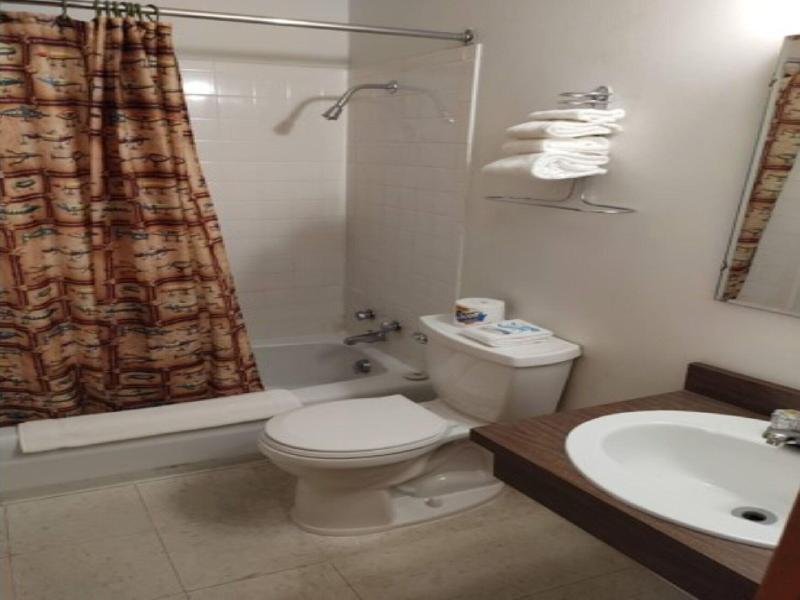 Love Hotels Voyageur by OYO at International Falls image