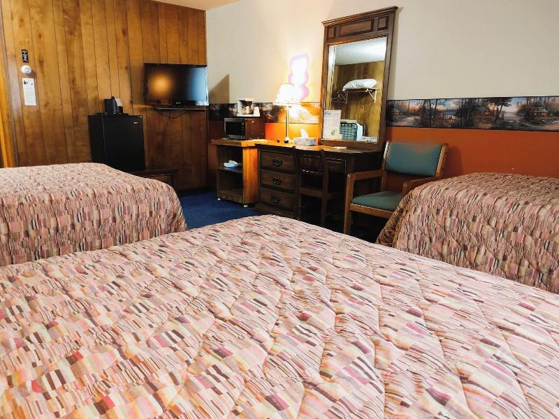 Love Hotels Voyageur by OYO at International Falls image