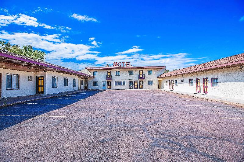 Love Hotels Silver Street by OYO at Hurley WI image