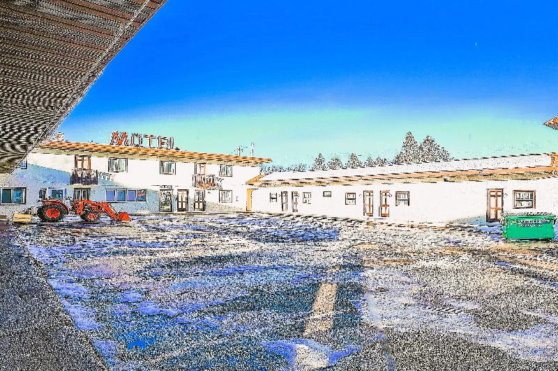 Love Hotels Silver Street by OYO at Hurley WI image