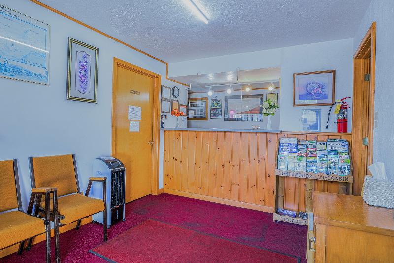 Love Hotels Silver Street by OYO at Hurley WI image
