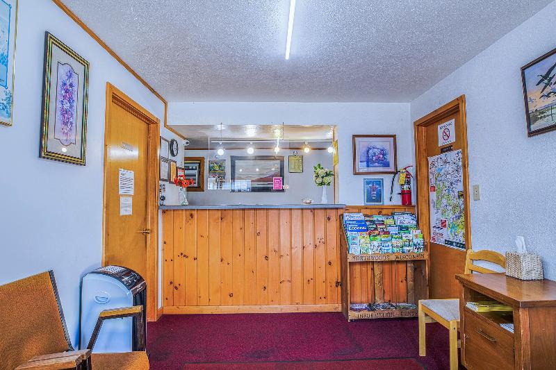 Love Hotels Silver Street by OYO at Hurley WI image