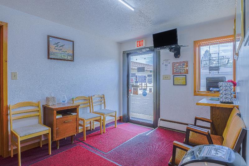 Love Hotels Silver Street by OYO at Hurley WI image