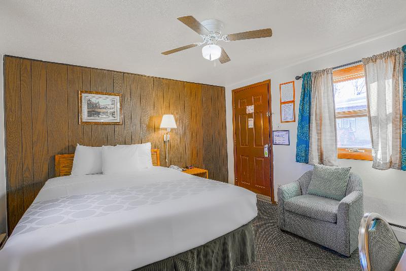 Love Hotels Silver Street by OYO at Hurley WI image