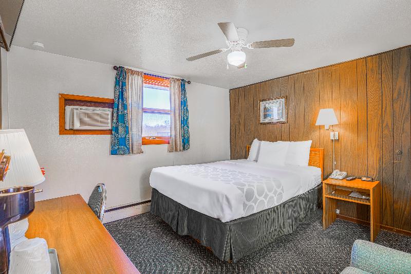Love Hotels Silver Street by OYO at Hurley WI image