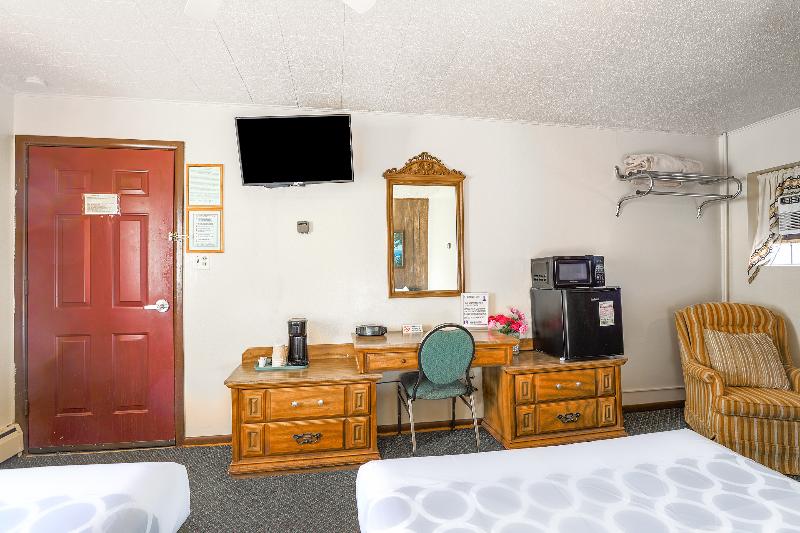 Love Hotels Silver Street by OYO at Hurley WI image