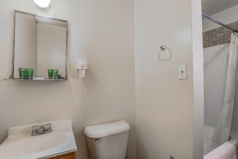 Love Hotels Silver Street by OYO at Hurley WI image