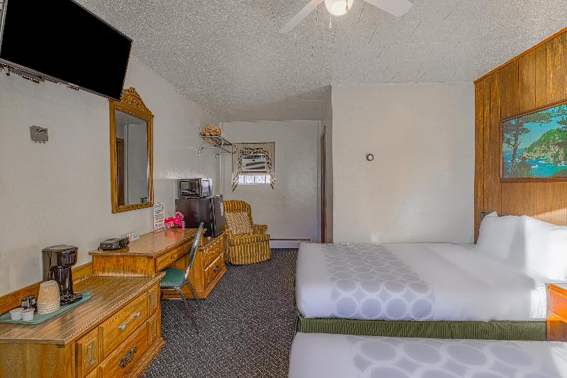 Love Hotels Silver Street by OYO at Hurley WI image