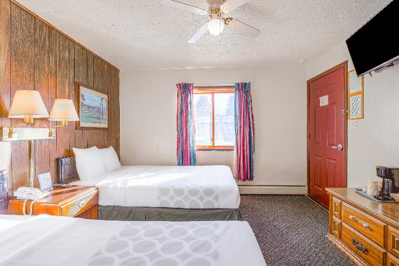 Love Hotels Silver Street by OYO at Hurley WI image
