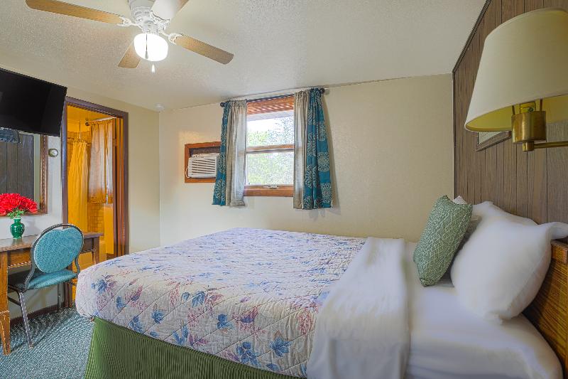 Love Hotels Silver Street by OYO at Hurley WI image