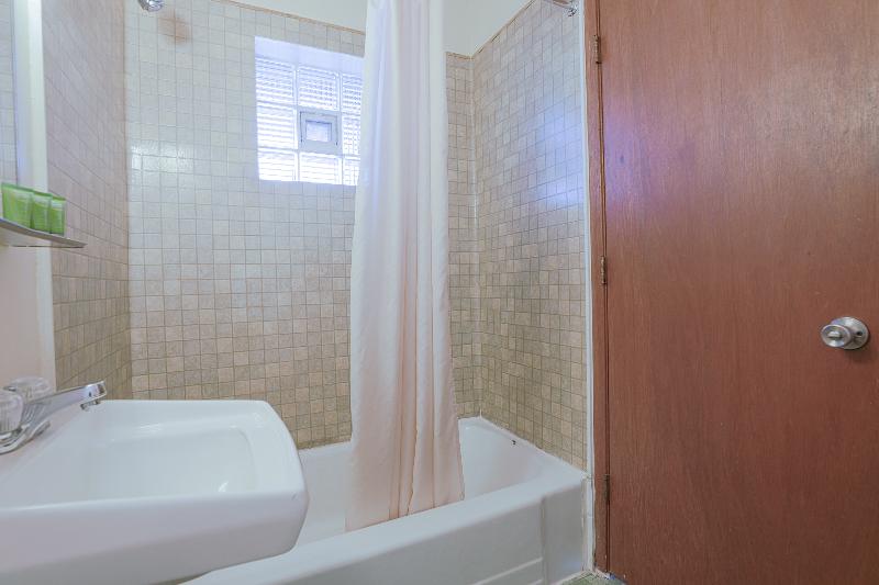 Love Hotels Silver Street by OYO at Hurley WI image