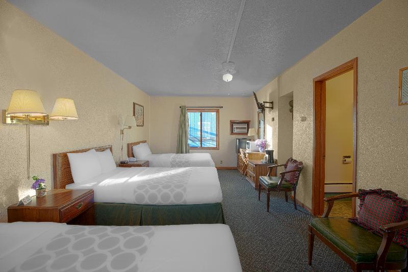 Love Hotels Silver Street by OYO at Hurley WI image