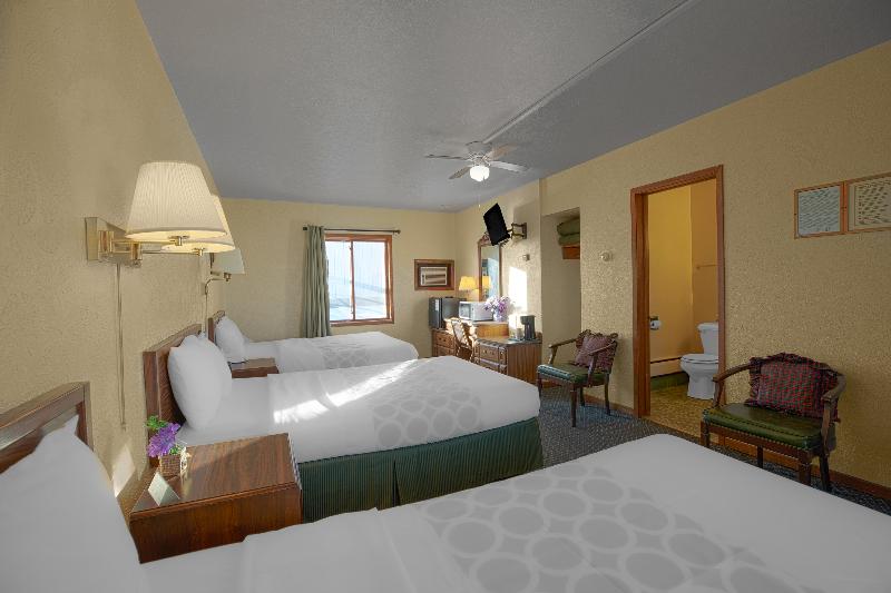 Love Hotels Silver Street by OYO at Hurley WI image