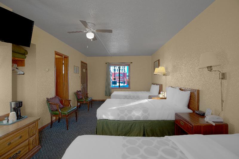 Love Hotels Silver Street by OYO at Hurley WI image