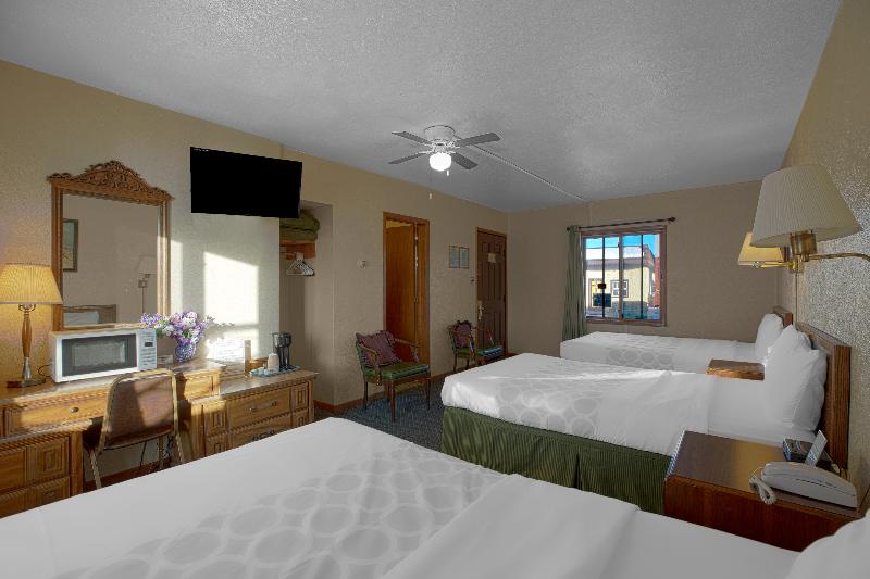 Love Hotels Silver Street by OYO at Hurley WI image