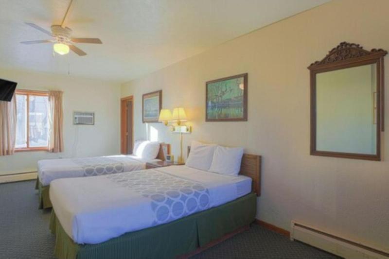 Love Hotels Silver Street by OYO at Hurley WI image