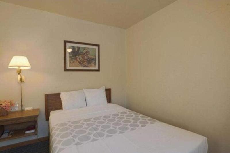 Love Hotels Silver Street by OYO at Hurley WI image