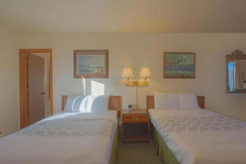 Love Hotels Silver Street by OYO at Hurley WI image