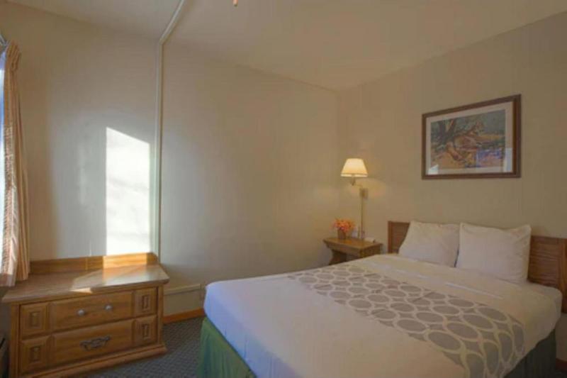 Love Hotels Silver Street by OYO at Hurley WI image