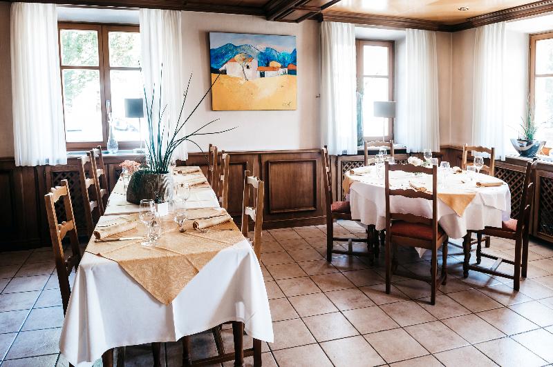 Logis Hotel Au Lion Rouge image