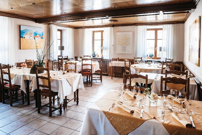 Logis Hotel Au Lion Rouge image