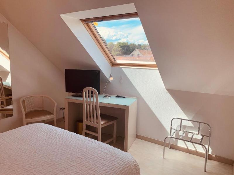 Logis Hotel Au Lion Rouge image