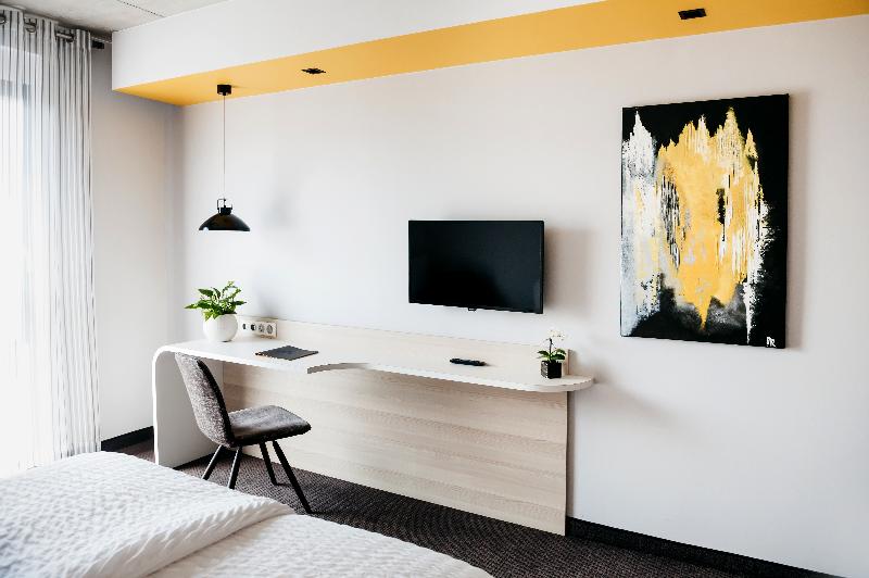 Logis Hotel Au Lion Rouge image