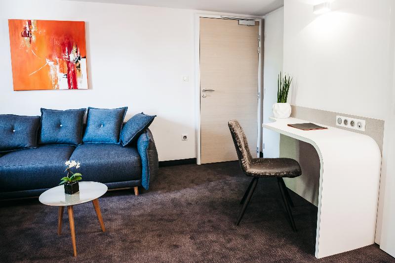 Logis Hotel Au Lion Rouge image