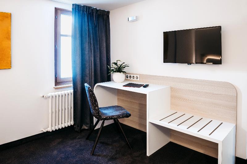 Logis Hotel Au Lion Rouge image