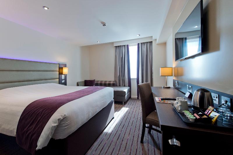 Premier Inn London Southgate image