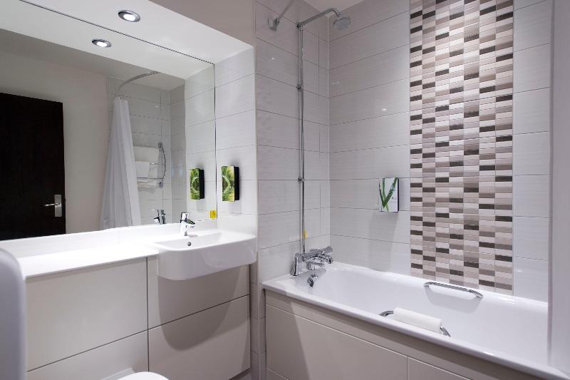 Premier Inn London Southgate image