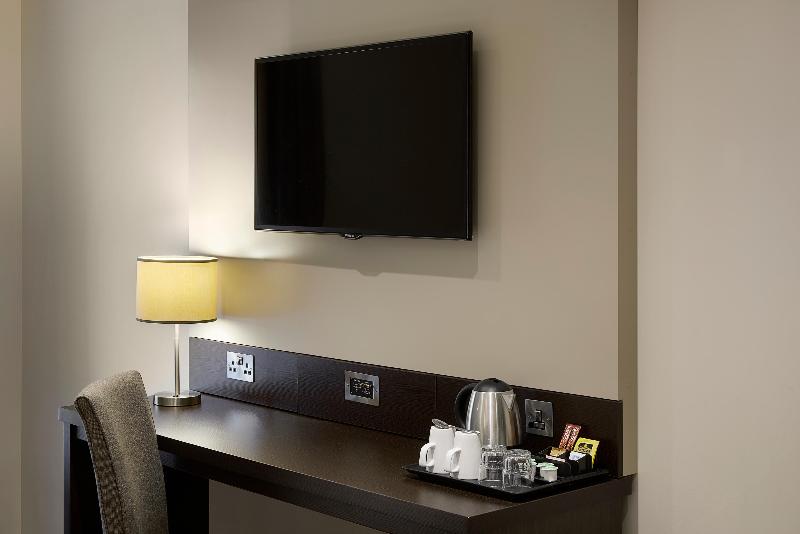 Premier Inn Isle Of Wight - Newport image