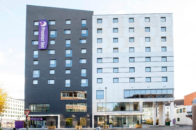 Premier Inn Woking Town Centre