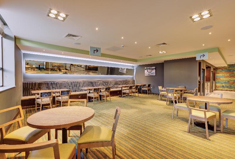 Premier Inn Horsham Town Centre image