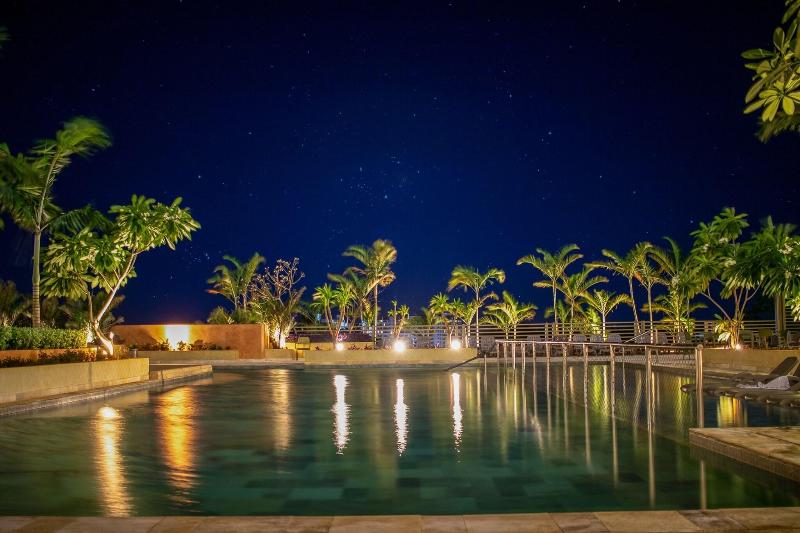 Hot Beach Suites image
