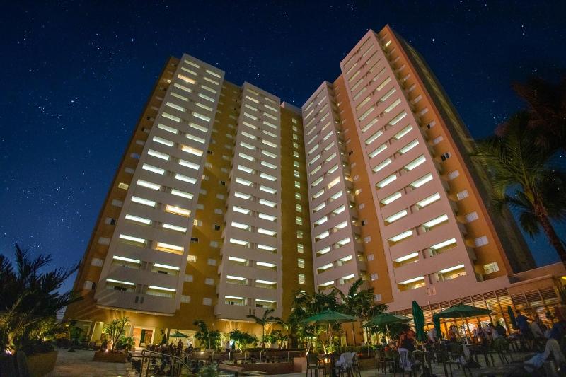 Hot Beach Suites image