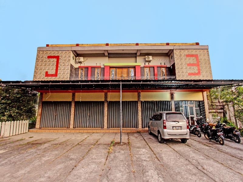 OYO 91210 Hotel J3 — exterior view