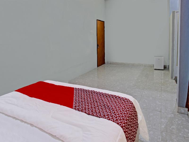 OYO 91210 Hotel J3 image