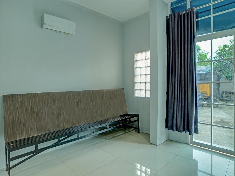 Super OYO 91120 D'ritz Homestay image