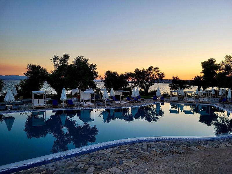 O Paradise Beach Resort, Magoúla