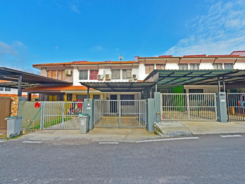 OYO 90493 JL Homestay 3