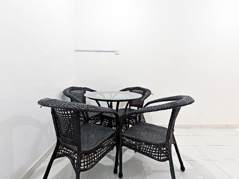 OYO 90493 JL Homestay 4