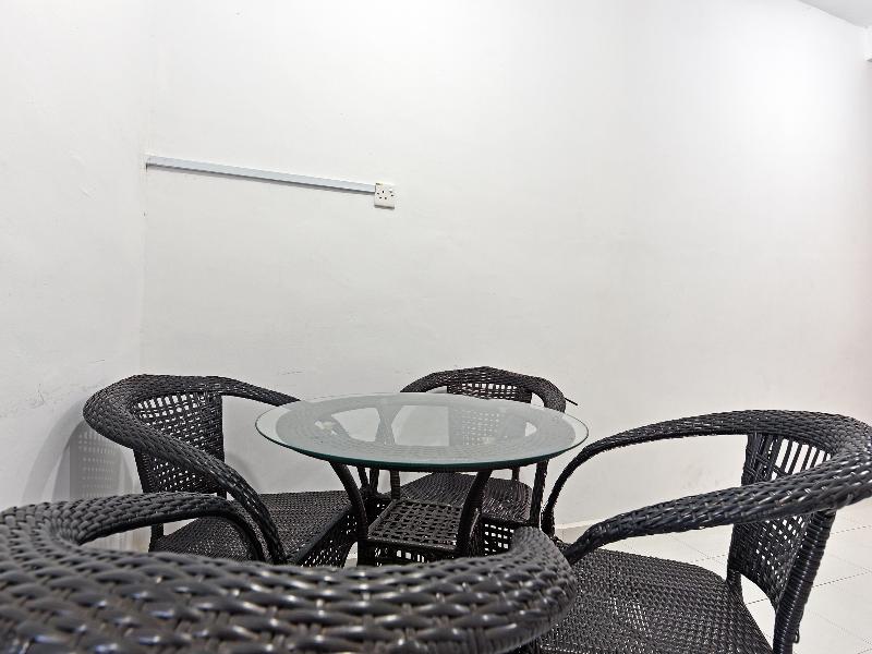 OYO 90493 JL Homestay 5