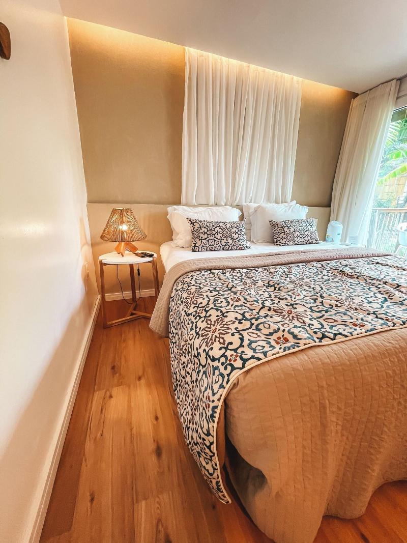 Dolphin Hotel image