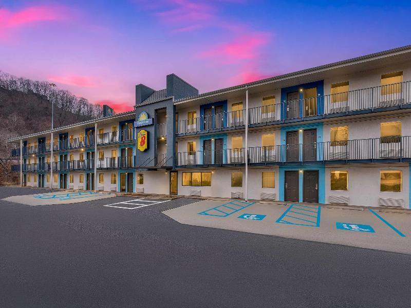 Super 8 by Wyndham Charleston WV — exterior view