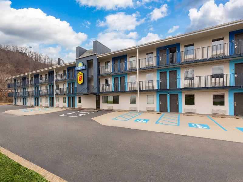 Super 8 by Wyndham Charleston WV — general view