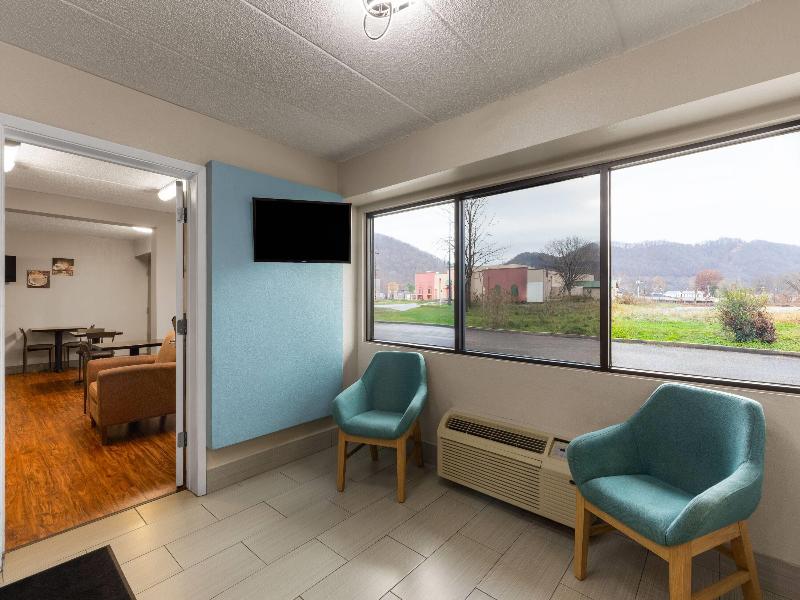 Super 8 by Wyndham Charleston WV photo 8